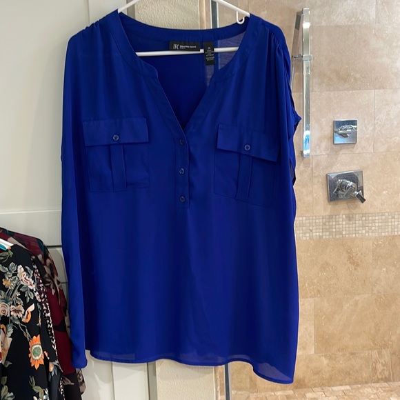 INC International Concepts Tops - Great power blue short sleeve v neck
